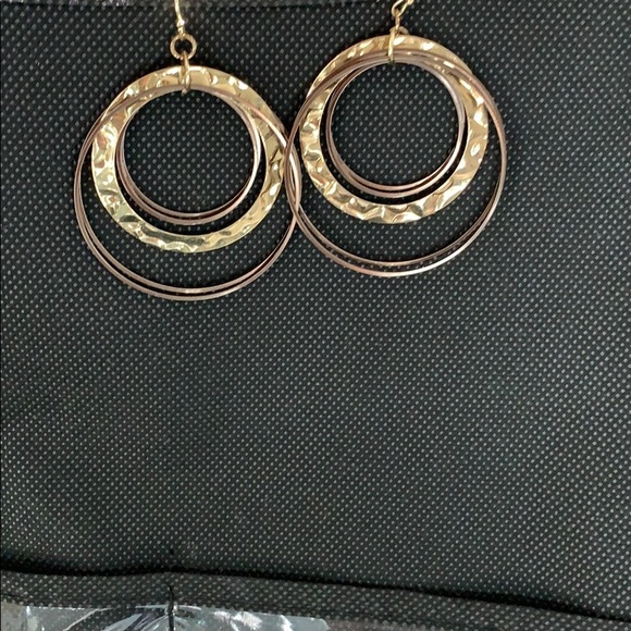 Jewelry - Earrings hoops